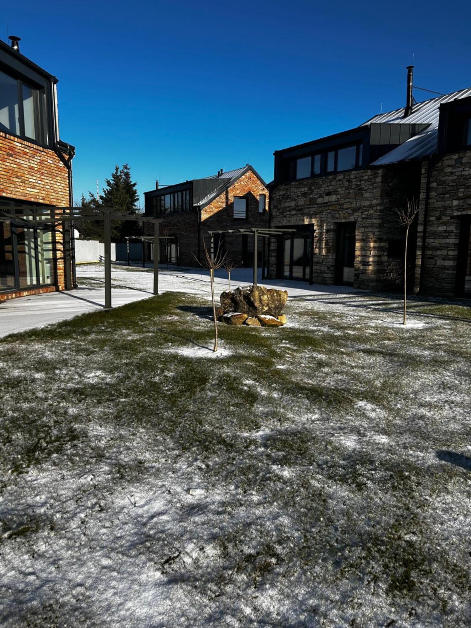Palace Resort Jiloviste ภายนอก รูปภาพ
